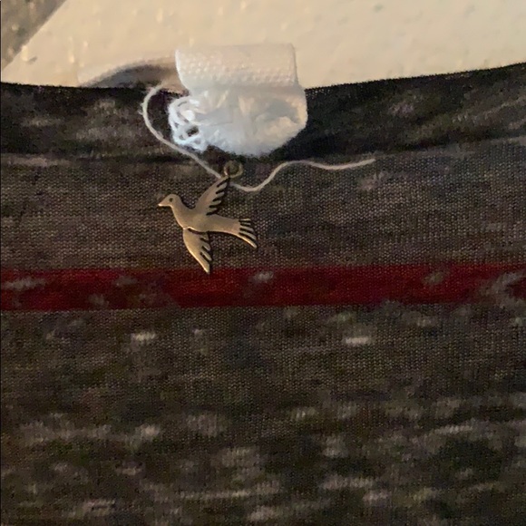 Grey V-Neck - Picture 4 of 6